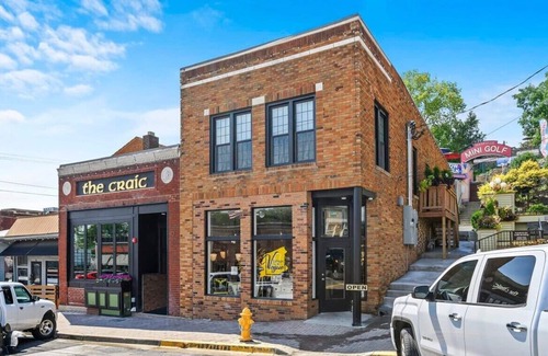 Parkville Apartment | Charming Studio Queen Bed Wifi+Shopping