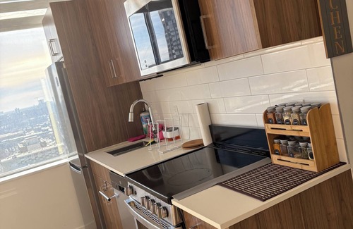 Downtown Edmonton Apartment | Charming Studio Retreat in the Heart of Downtown – Perfect for City Explorers