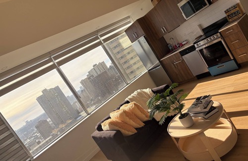 Downtown Edmonton Apartment | Charming Studio Retreat in the Heart of Downtown – Perfect for City Explorers
