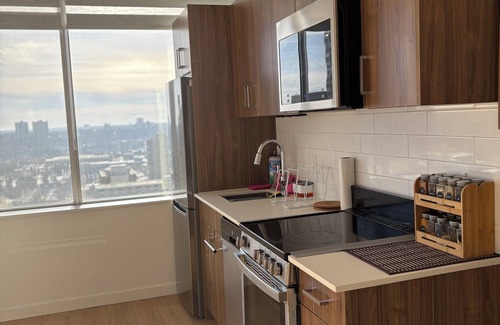 Downtown Edmonton Apartment | Charming Studio Retreat in the Heart of Downtown – Perfect for City Explorers