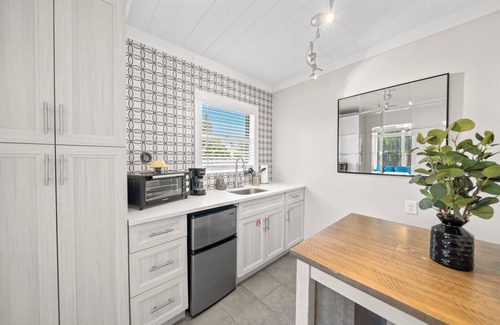 Orlando Beach Condo | Charming Studio Suite W/Private beach access, Fire Pit, & BBQ Grills