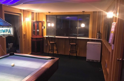 Middle Hope Apartment | Charming studio with Amazing hot tub a swimming pool,pool table.