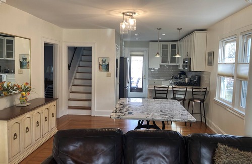 Mount Lookout House | Charming Stylish 5 Star Hyde Park Home in Cincinnati
