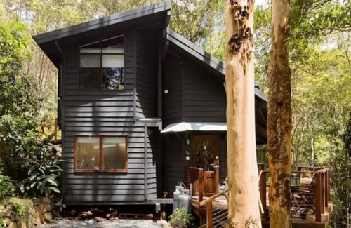 Wongawallan Ski Chalet | Charming Suite: 1-Bedroom Nature Getaway, with private hiking trails