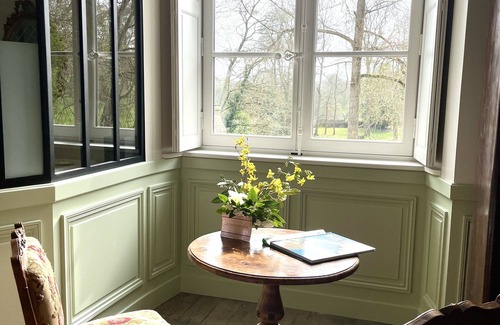 Bouchemaine Bed & Breakfast | Charming superior room at Château Le Fresne