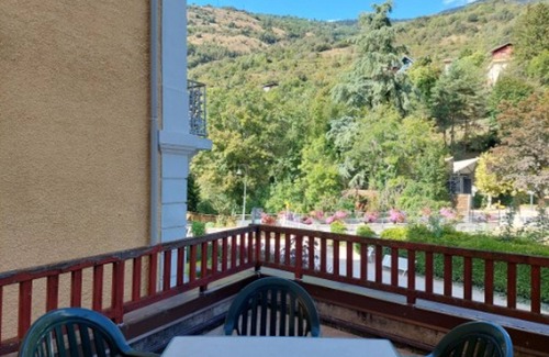 Brides-les-Bains Apartment | Charming T2 in Brides-les-Bains with terrace and pets allowed