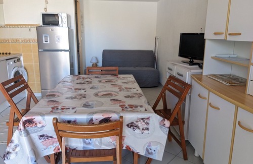 Port-la-Nouvelle Villa | Charming T2 Villa: AC, Terrace, 6 Guests, Parking, 550m to Beach, Tranquil Area