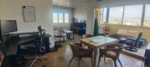 Mazargues Apartment | Charming T3 with balcony and view