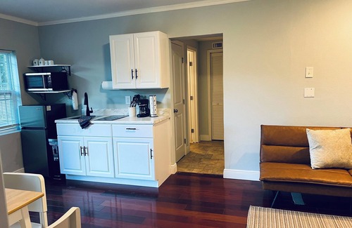 Carrollwood House | Charming Tampa Escape – 2BR. 7 Miles from Busch Gardens