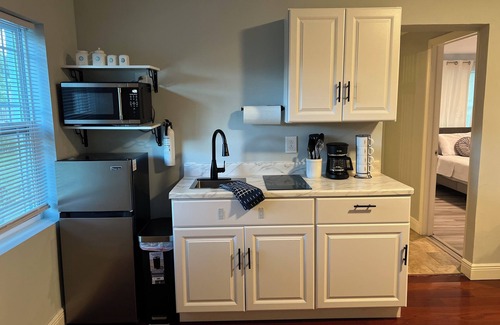 Carrollwood House | Charming Tampa Escape – 2BR. 7 Miles from Busch Gardens