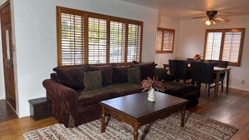 Tarzana House | Charming Tarzana Retreat - Cozy 3 Bedroom Home
