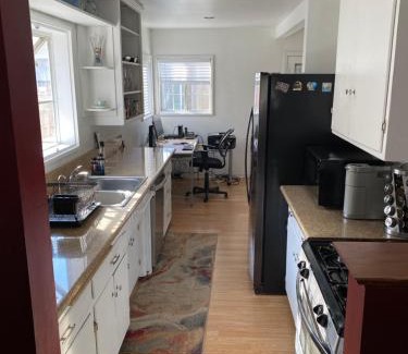 Tarzana House | Charming Tarzana Retreat - Cozy 3 Bedroom Home