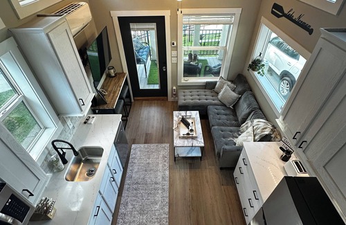 Sherrills Ford Cottage | Charming tiny home in lakeside Sherrills Ford with WiFi, AC, pool & fitness room