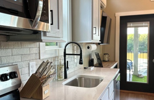 Sherrills Ford Cottage | Charming tiny home in lakeside Sherrills Ford with WiFi, AC, pool & fitness room