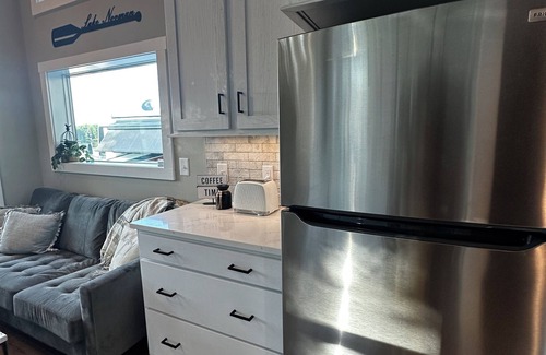 Sherrills Ford Cottage | Charming tiny home in lakeside Sherrills Ford with WiFi, AC, pool & fitness room