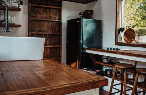 Milton Cottage | Charming Tiny Home in Pace Near Downtown and Pensacola Beach, 2 min from Walmart