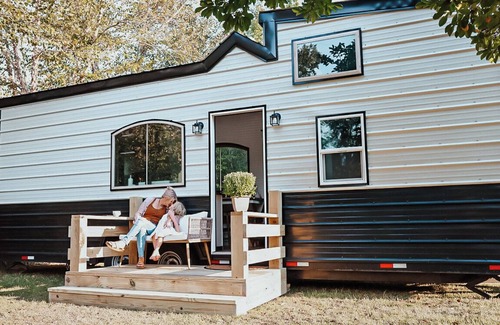 Milton Cottage | Charming Tiny Home in Pace Near Downtown and Pensacola Beach, 2 min from Walmart