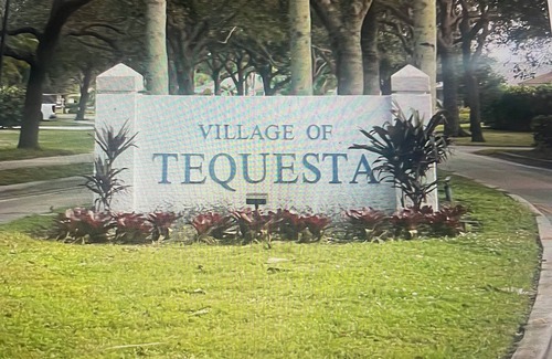 Jupiter House | Charming townhome in a vibrant and active gated golf community in Jupiter.