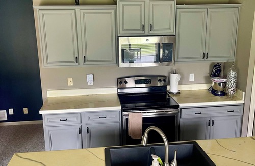 Jefferson House | Charming townhome in Omaha. 20 minutes from downtown for cws