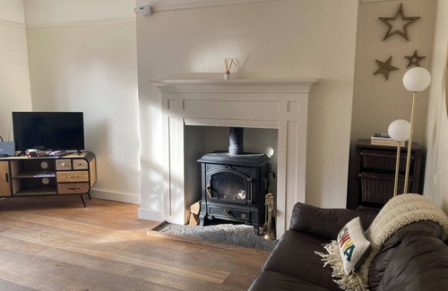 Ennis House | Charming townhouse: pubs, restaurants & trad music a short stroll away☘️