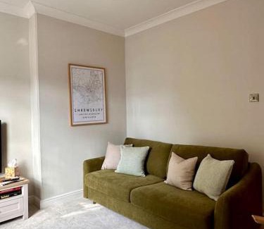 Shrewsbury House | Charming Townhouse Retreat