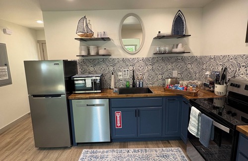 Gumlog House | Charming two bed two bath house with a platform dock on Lake Hartwell