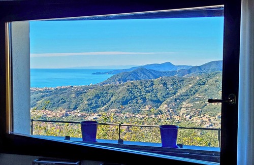 Cogorno House | Charming typical stone house with stunning sea views and privacy