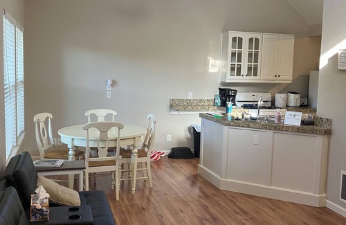 University Park House | Charming University Park 2BR Bungalow in amazing Portland