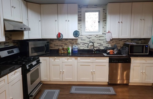 Oak Forest House | Charming Updated guest house in Lovely Quiet Neighborhood