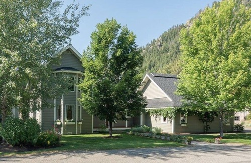 Ketchum House | Charming Updated Home Minutes From Town, Skiing, & Mountain Rides Bus Routes