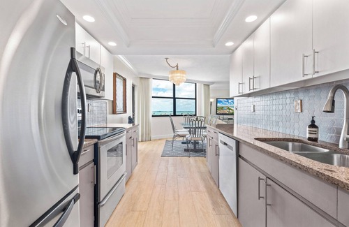 Longboat Key Condo | Charming upper floor condo with Pool, Hot Tub, Tennis Courts and Fitness Center