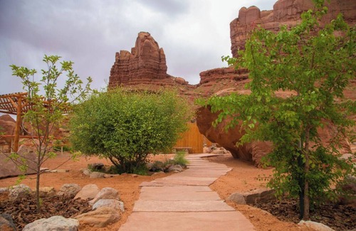 Monument Valley House | Charming Red Cliff Cabin in Monument Valley