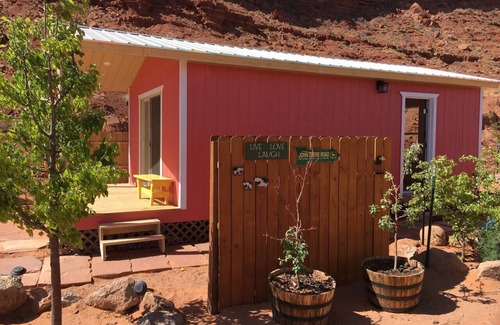 Monument Valley House | Charming Red Cliff Cabin in Monument Valley
