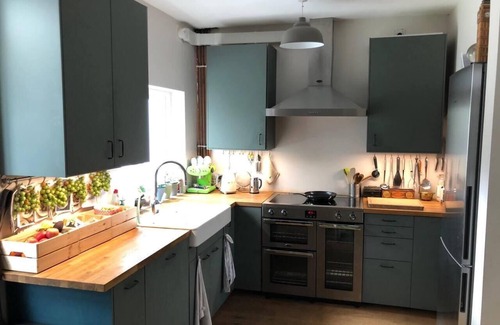 Mortlake House | Charming Victorian Cottage with spacious garden