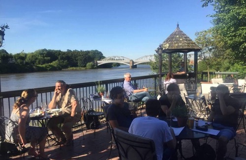 Mortlake House | Charming Victorian Cottage with spacious garden