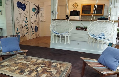 Pointe-Noire House | Charming villa in a quiet area with Jacuzzi and tropical garden, without vis-à-vis