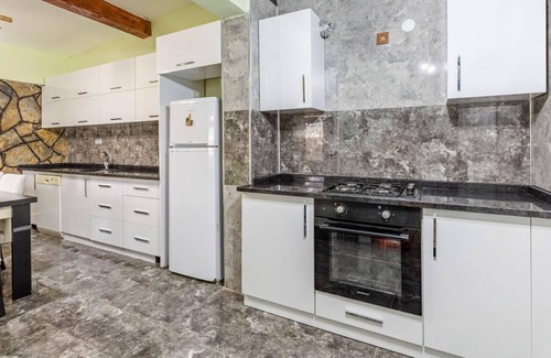 Geyve Villa | Charming Villa on the Shore of Sapanca Lake