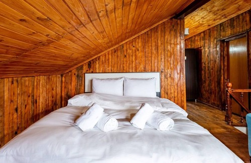 Geyve Villa | Charming Villa on the Shore of Sapanca Lake