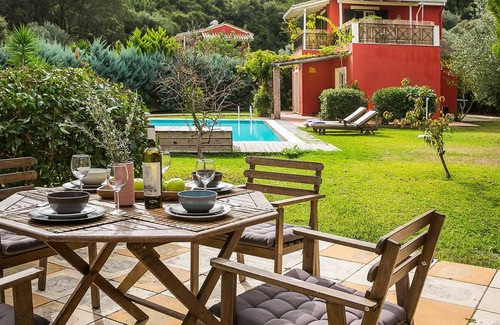 Mikros Gialos Villa | Charming villa w/pretty garden, 5min walk to beach