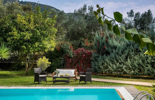 Mikros Gialos Villa | Charming villa w/pretty garden, 5min walk to beach