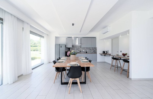 Santa Venerina Villa | Charming villa with 3 bedrooms and WiFi, AC in delightful Sicilia