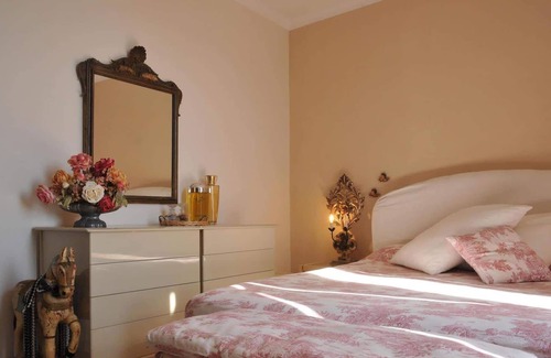 La Foce Villa | Charming Villa with a Beautiful Italian Garden and Terraces