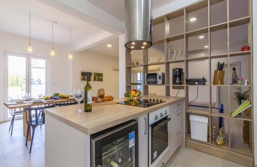 Bilice Villa | Charming Villa with Pool