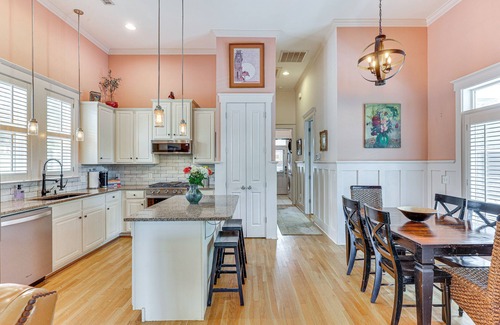 Wilmington Cottage | Charming Wilmington Cottage - Walk to Downtown!