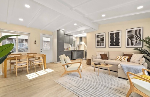 Venice House | Charming Zen 3BR Venice Beach Home with Patio & Washer and Dryer