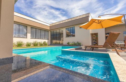 Caldas Novas House | Charmosa Casa c/3 suítes e Piscina com Hidro