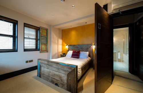 Newport Hotel | Charter House