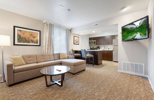 Newark Hotel | Chase Suite Hotel Newark-Fremont