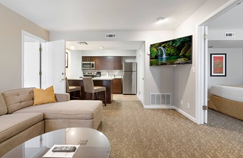 Newark Hotel | Chase Suite Hotel Newark-Fremont