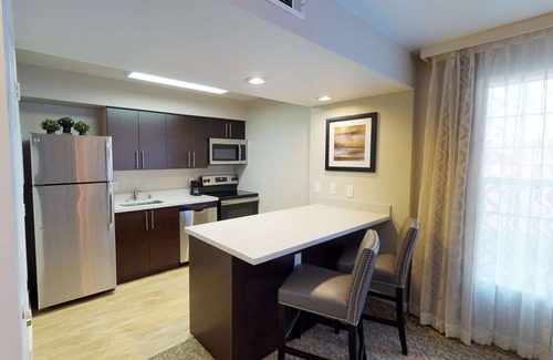 Newark Hotel | Chase Suite Hotel Newark-Fremont